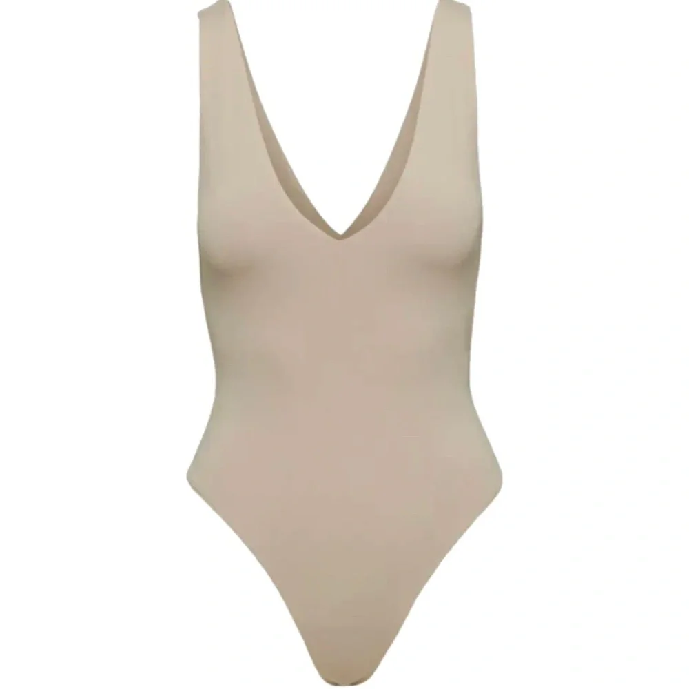 NWOT Aritzia Babaton deep v neck taupe body suite - medium - Picture 1 of 7